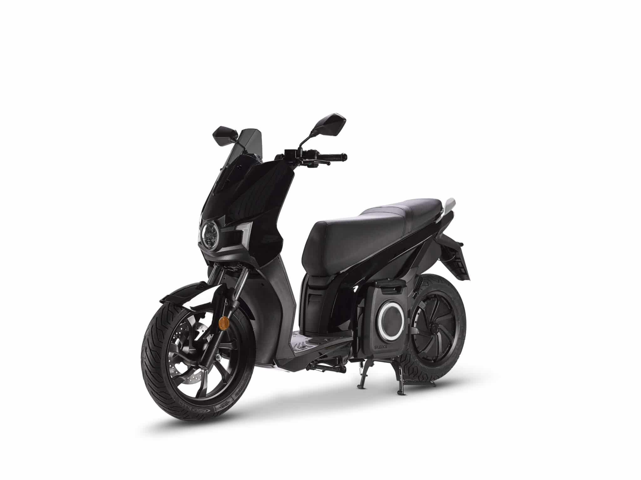 The sporty and elegant S01/S01+ from the Spanish manufacturer Silence Urban Ecomobility was not only test winner in the big TCS test, it also convinces with many other great features.  