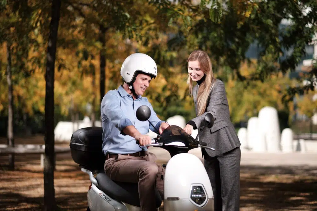 Sharing for electric scooter delivery vehicles