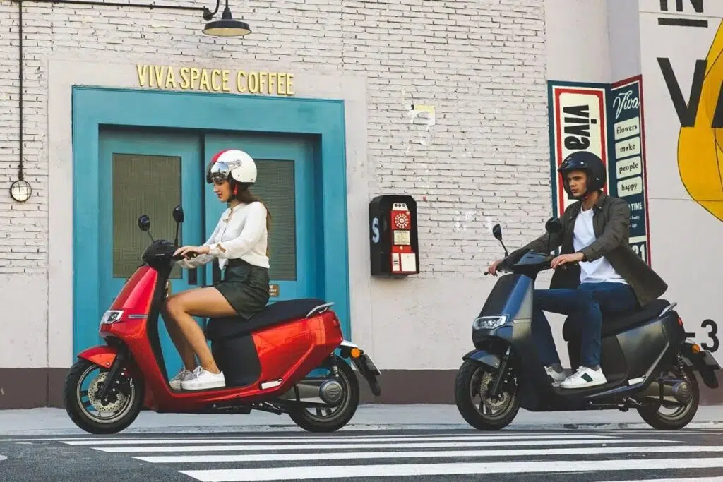 Scooter électrique – deux versions. Les 45 km/h et 80 km/h