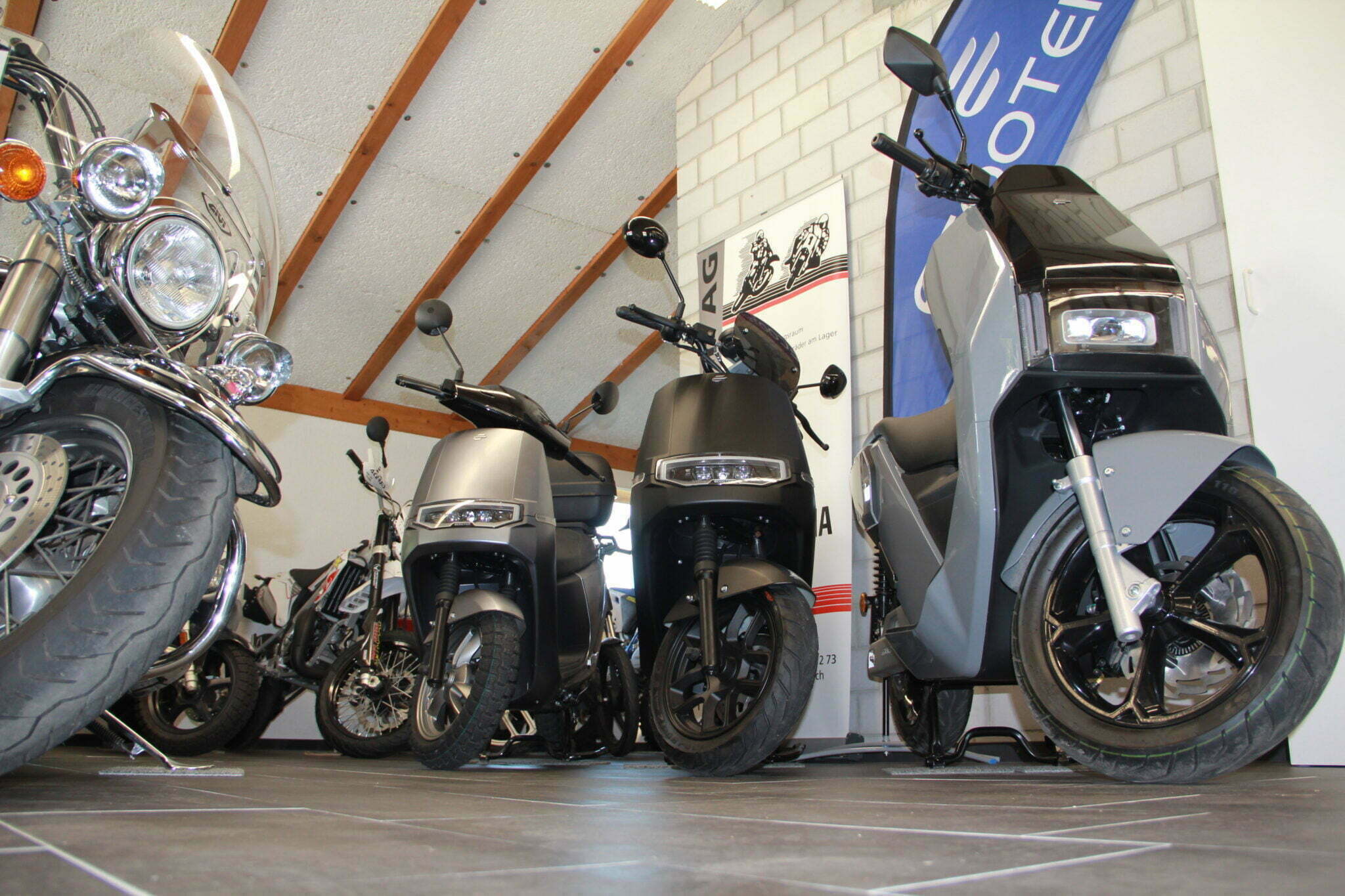 Exposition de scooters électriques Moto Lehmann