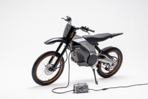 Caofen F80 Offroad Etrix Elektro Crossbike Laden
