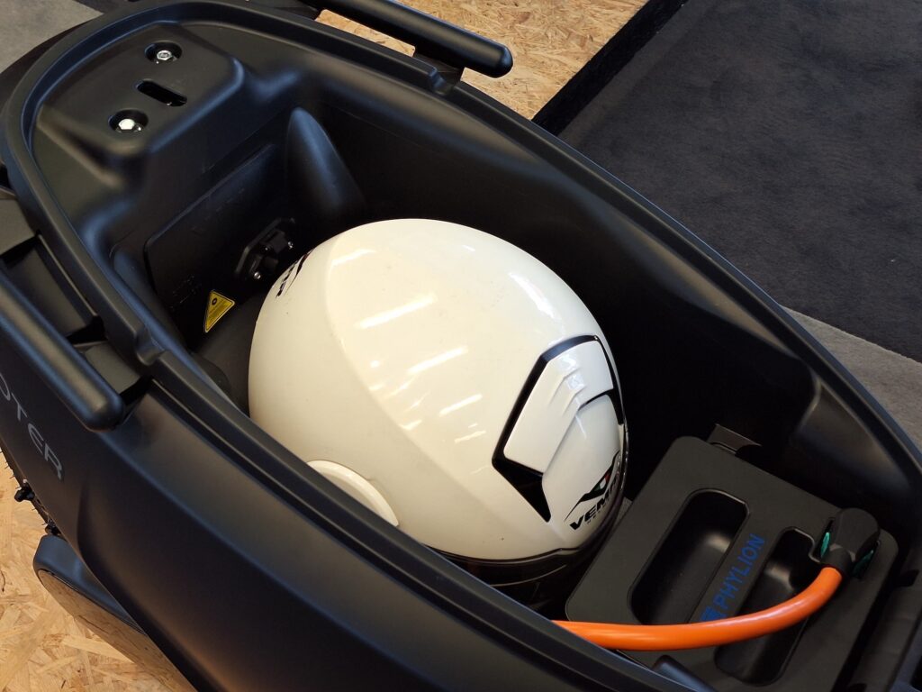 Ecooter E2 Urban Zuerich Casque 3 Min